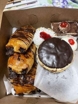 Tiramisu, Nutella Cookie ,croissant chocolate