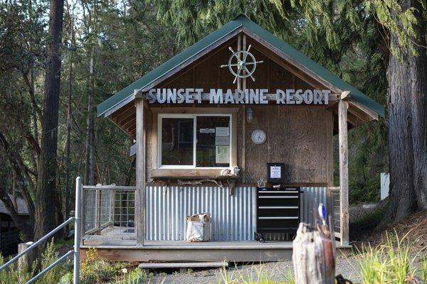 Come stay with us at Sunset Marine Resort!