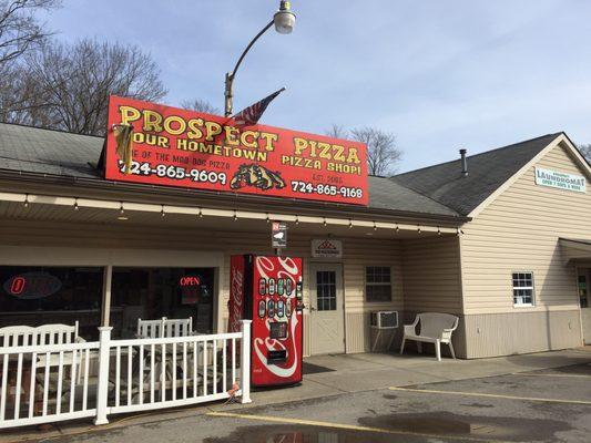 This place hit the spot after hiking at Moraine State Park.  Service was terrific.