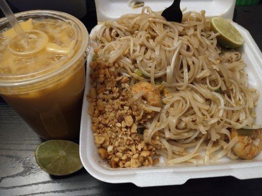 Pad Thai with shrimp and Thai Tea