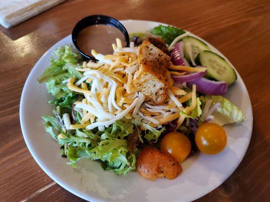 House salad, balsamic on the side.