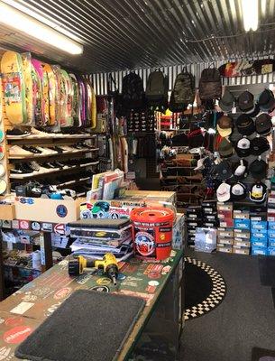 35th Ave Skateboards & Snowboards