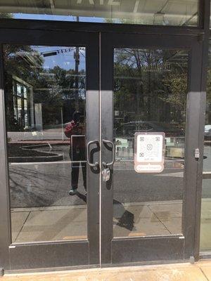 Locked and closed A-List Salon in Atlanta, at the time of my confirmed appointment.