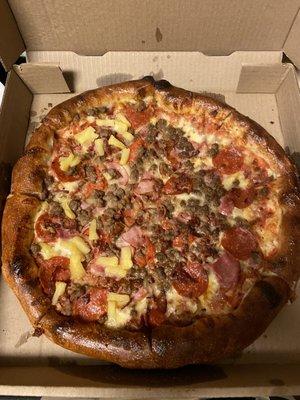 Meat Supreme with 1/2 pineapple. PHENOMENAL.