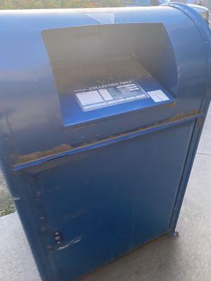 Mailbox just outside! I'm always looking for one.