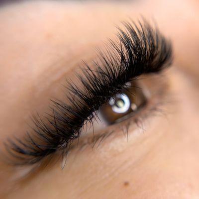 Doll eye lash extensions volume