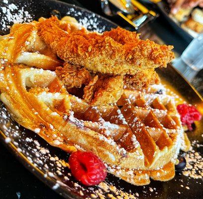 FRIED CHICKEN & BLUEBERRY LEMON WAFFLE