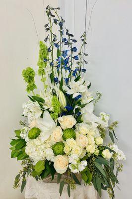 Blue and white stylized bouquet