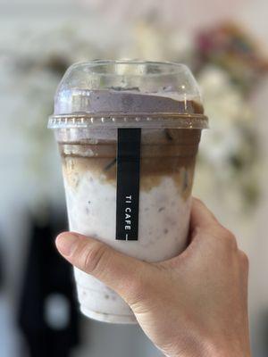 Taro and black sesame kem drink.