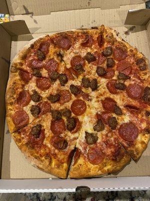 Sausage & pepperoni pizza