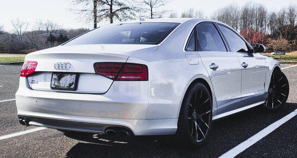 21x10.5 wheels wrapped in Continental Extreme DWS-06s in 295/35/ZR21.