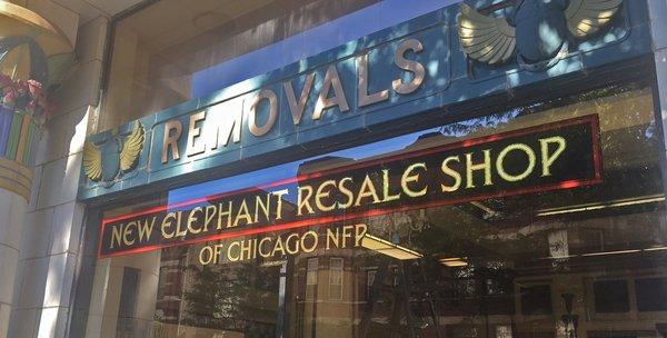 Handpainted gold leaf storefront signage, Lincoln Park Chicago