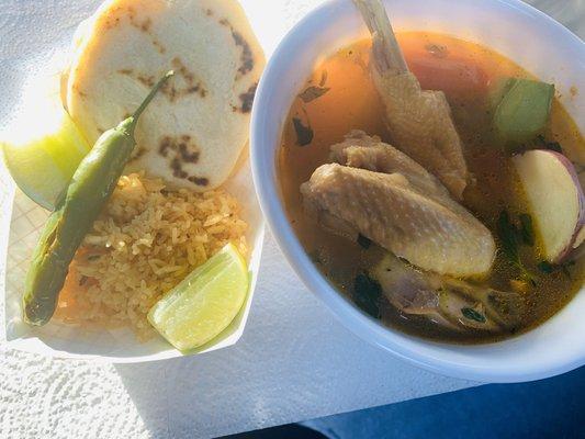 Sábados y domingo todo el dia sopa de gallina