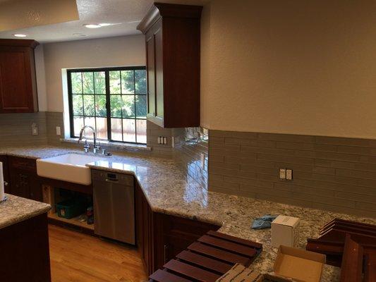 Glass backsplash with Quartz windowsill