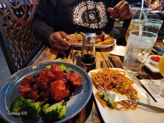 General tso shrimp and veggie lomein