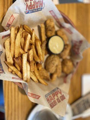 Boneless wings & fries