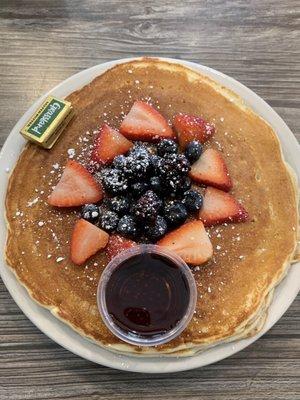 2 Classic Pancakes with Seasonal Berries