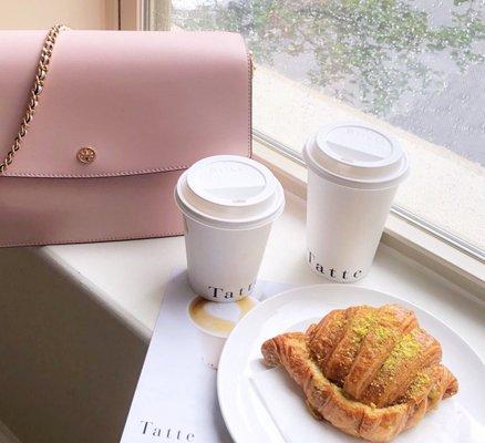 Lattes + pistachio croissant