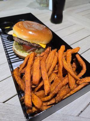 American burger w. Sweet potato fries