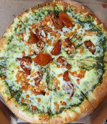 Vegan pesto pizza