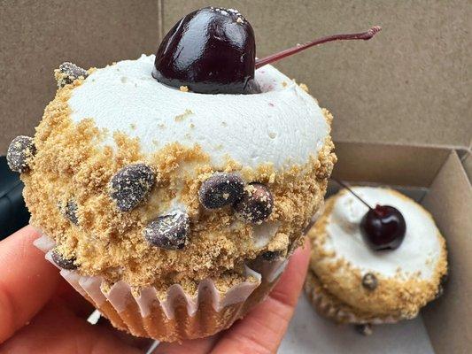 Cannoli cupcake