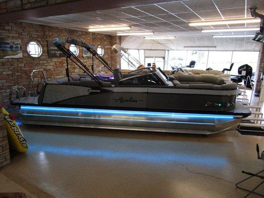 Avalon Pontoon Boat Louwendellmarinesales 3047227144