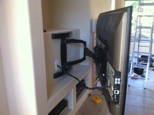 Hang Flat Panel TV