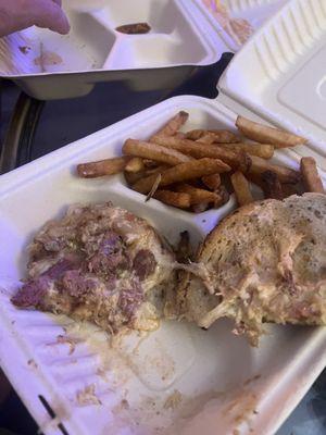 Updated - sloppy no meat Ruben 30 bucks wasted