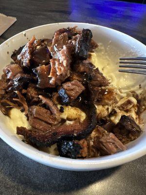 4 cheese Mac n' Cheese with smoked brisket and hot jerk sauce. So. Good.