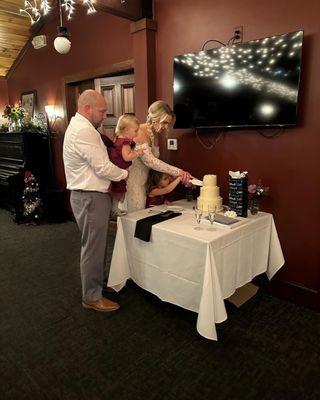 Perfect spot to cut the cake