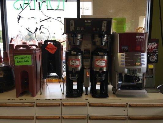 Coffee self serve! Tea! Milk! Canela!