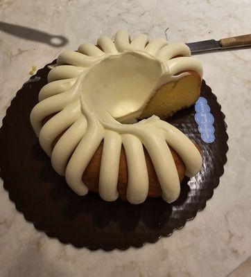 Lemon cake, I got anxious and cut out a piece.