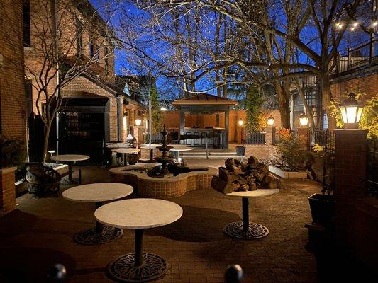 Bier garden outdoor dining patio