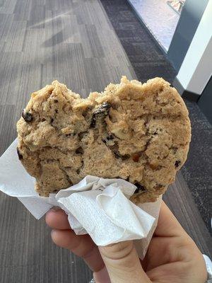 Oatmeal raisen walnut cookie. 200 calories only