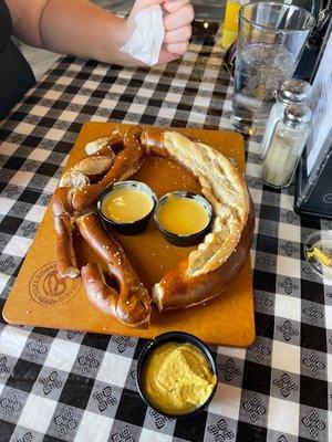 Pretzel & cheese