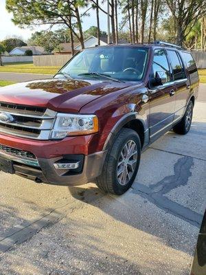 Ford Expedition  Hood and front bumper- new paint