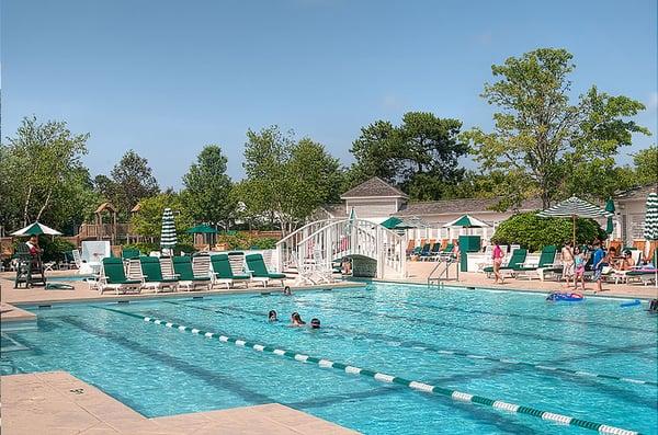 Willowbend features an Olympic-size outdoor pool, social/children's pool, private cabanas, & outdoor café