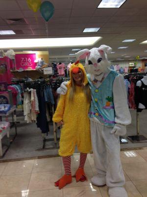 Dillard's Countryside employees are so much fun!!!!  What sweet characters to pose for photos with children!!!! Happy Easter!!!