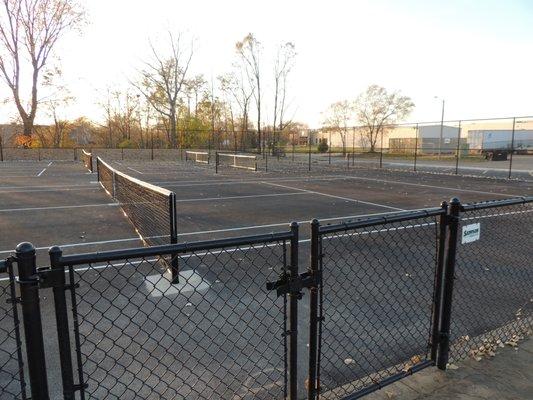 new outdoor courts: 1 tennis - 4 pickleball