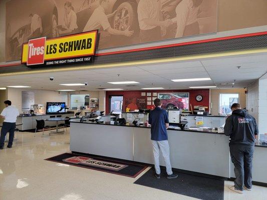 Les Schwab Tire Center