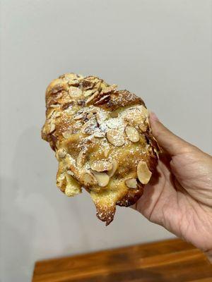 Almonds Croissant.