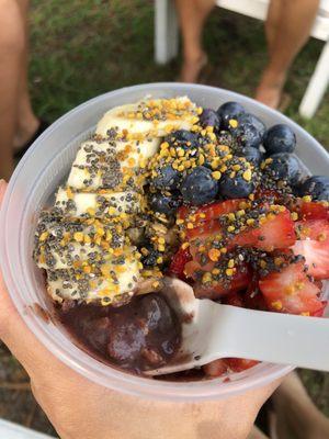 Acai bowl with bee pollen-SO yummy!!