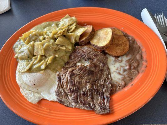 Chilaquiles Verdes with Carne