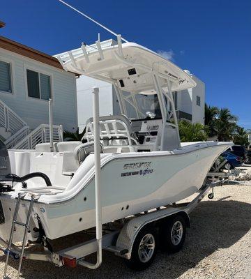 2022 SeaFox 228 Commander with Yamaha F200xb and MagicTilt Trailer