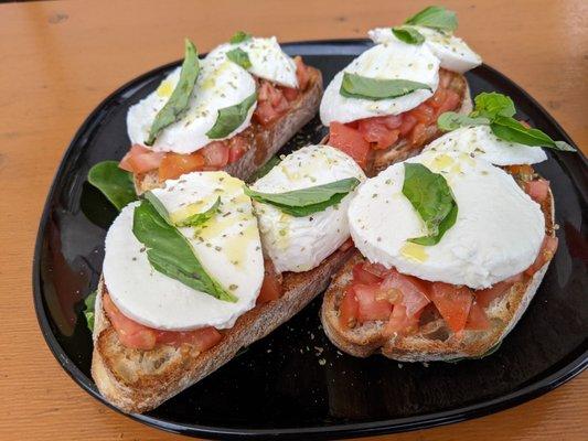 Bruschetta with cheese