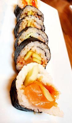 Spicy salmon roll