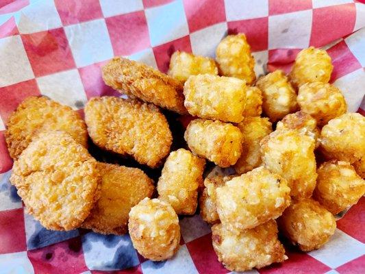 Delicious chicken nuggets & tater tots!