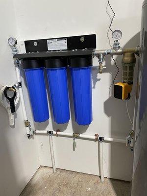 3 stage water filtration system with self cleaning sediment filter.