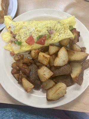 Western omlete with upgraded home fries