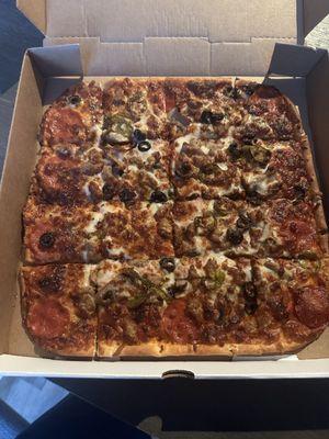 Thin crust, pepperoni, sausage, mushroom, jalapeño and black olive.